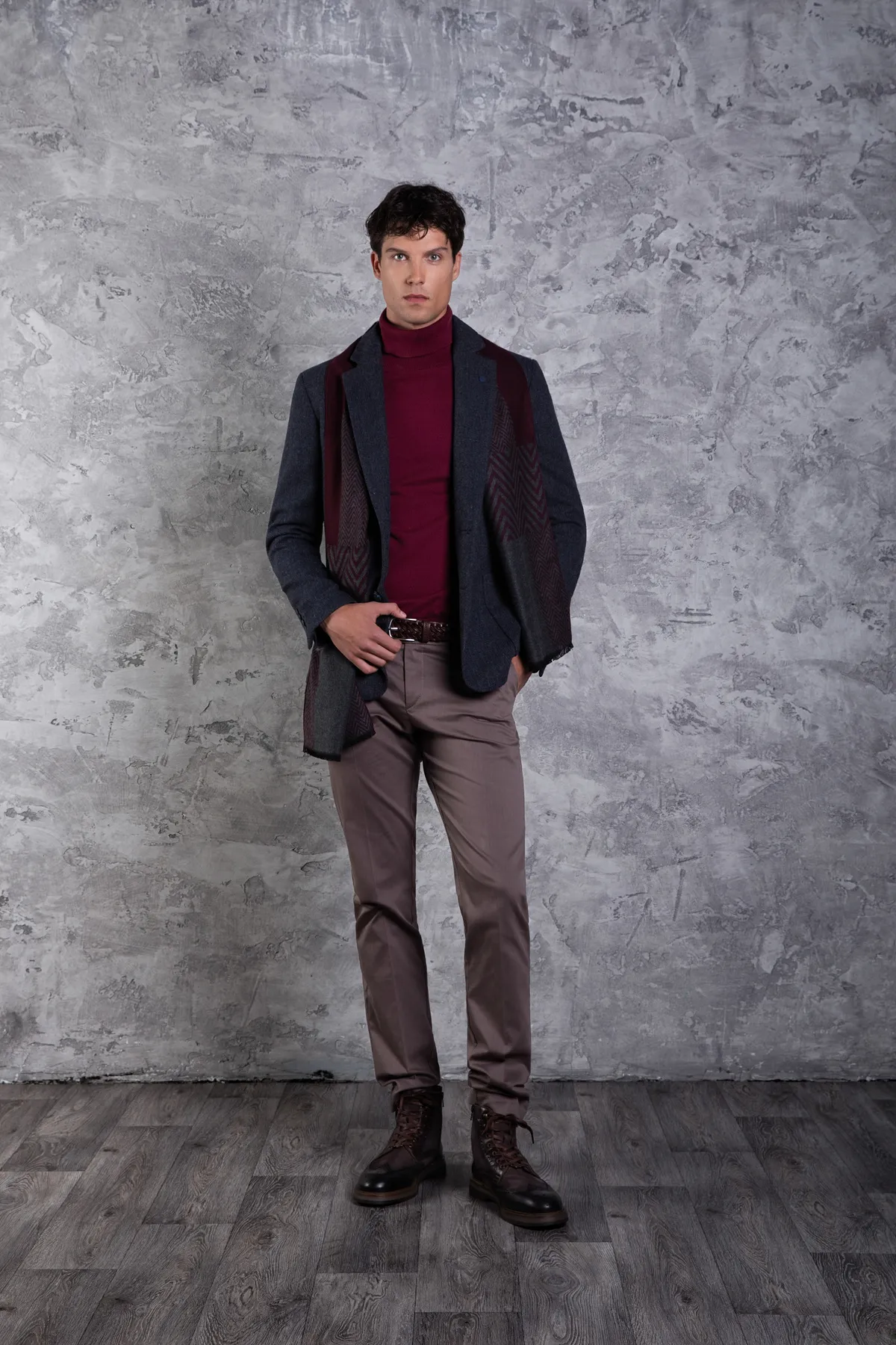 Muški sako sa reverima i prednjim dugmićima